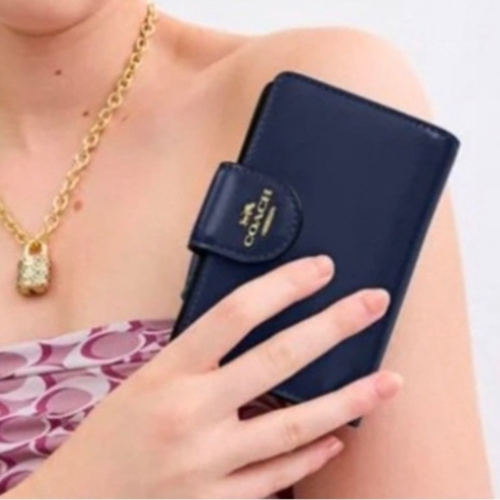 COACH MEDIUM CORNER ZIP  NAVY WALLET